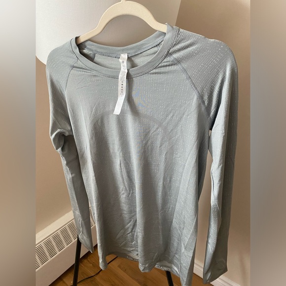 Lulu Lemon Athletic long sleeve top - Picture 1 of 6